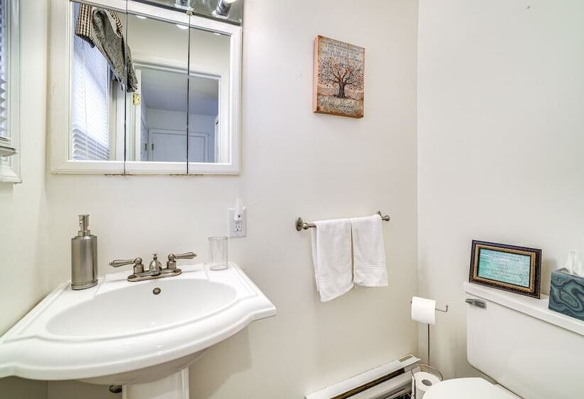 Charming Bushkill Retreat W/ Private Deck & Grill!