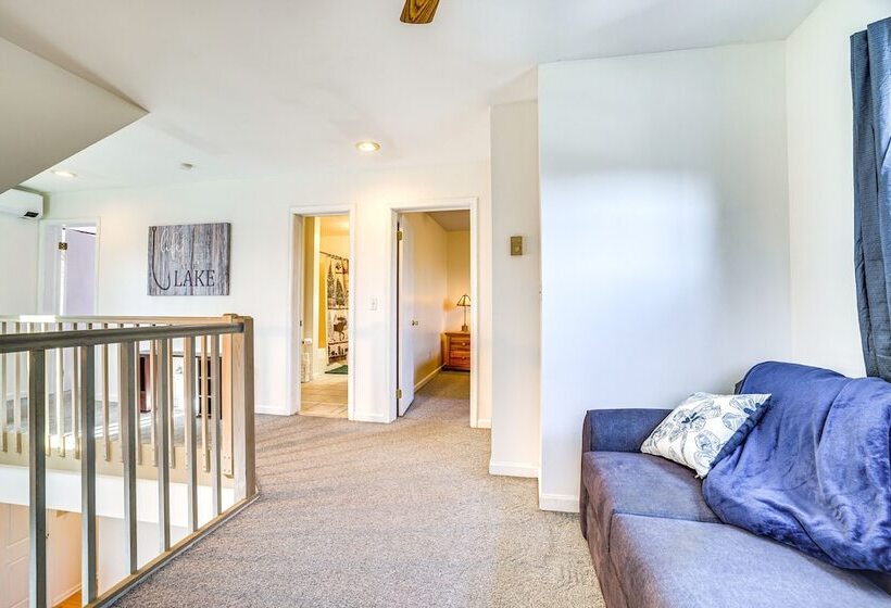 Charming Bushkill Retreat W/ Private Deck & Grill!