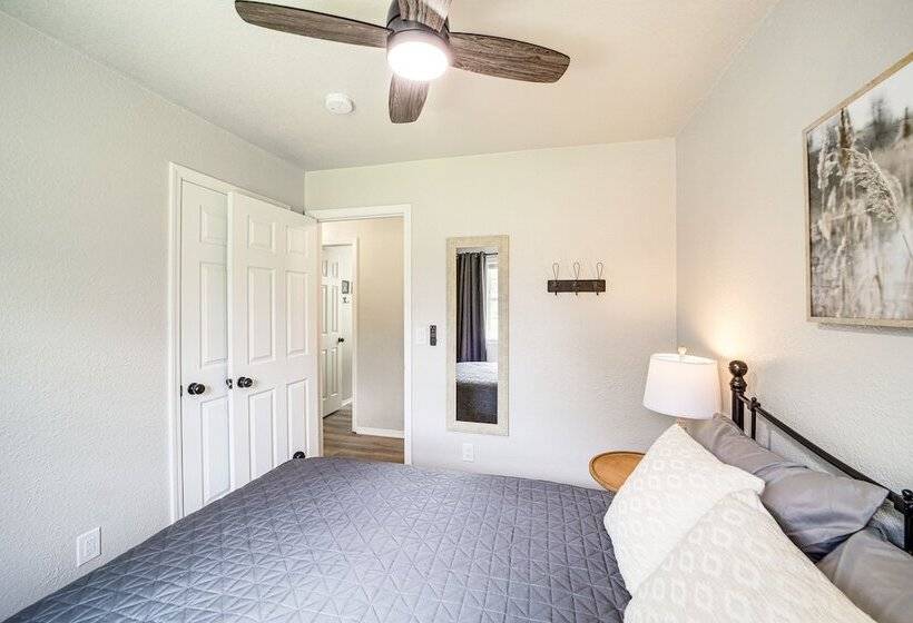 Charming Porum Home Near Lake Eufaula!