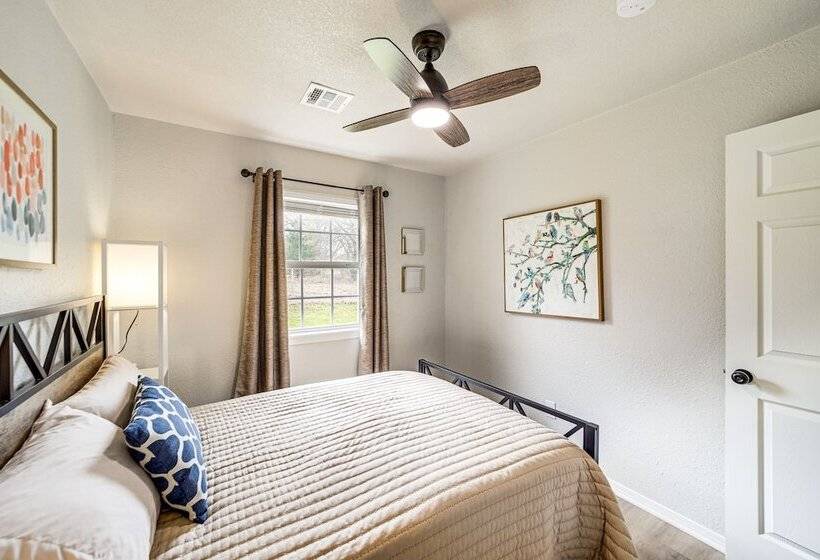 Charming Porum Home Near Lake Eufaula!