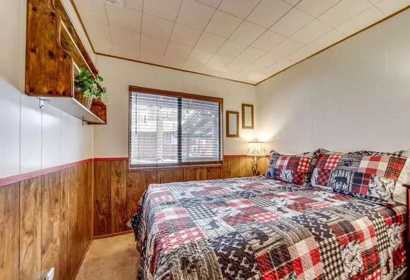 2 Fire Pits & Covered Deck: Cabin In Happy Jack!