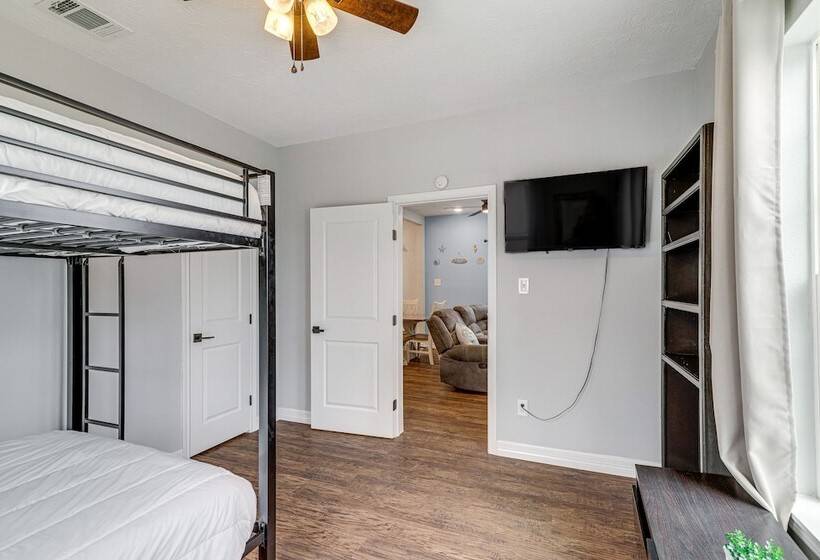 Houston Heights Home W/ Yard ~ 5 Mi To Downtown!