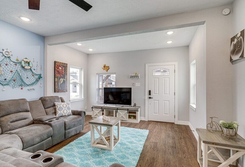 Houston Heights Home W/ Yard ~ 5 Mi To Downtown!