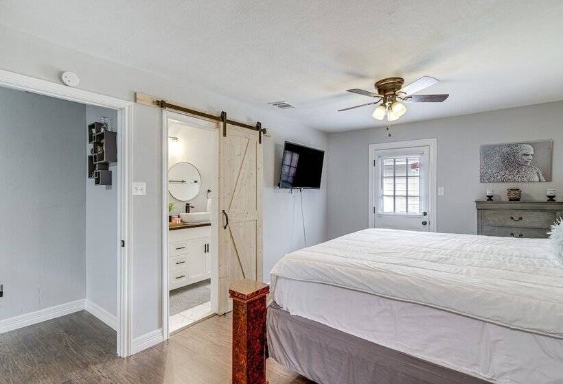 Houston Heights Home W/ Yard ~ 5 Mi To Downtown!