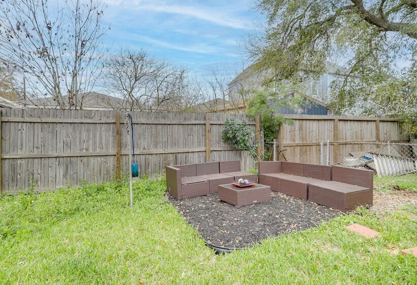 Houston Heights Home W/ Yard ~ 5 Mi To Downtown!