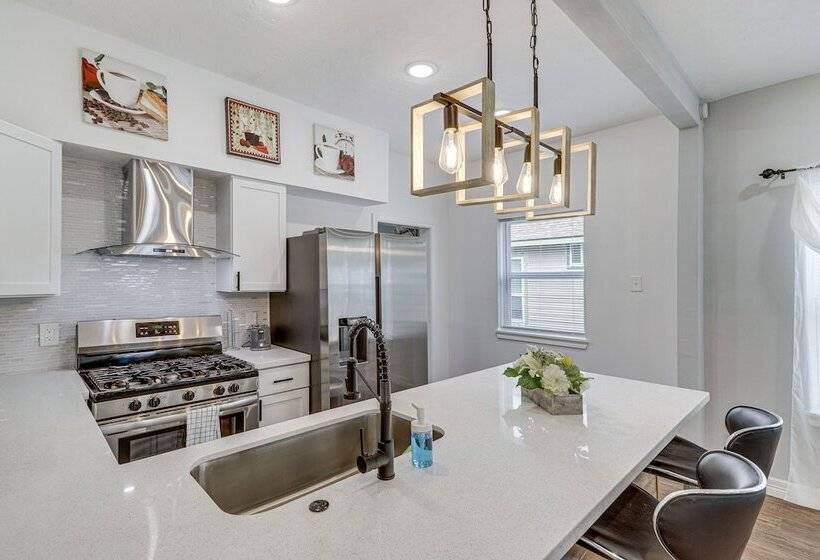 Houston Heights Home W/ Yard ~ 5 Mi To Downtown!