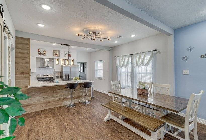 Houston Heights Home W/ Yard ~ 5 Mi To Downtown!