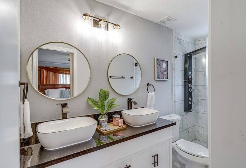 Houston Heights Home W/ Yard ~ 5 Mi To Downtown!