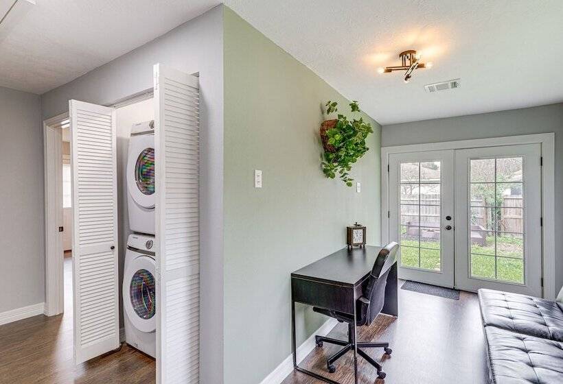 Houston Heights Home W/ Yard ~ 5 Mi To Downtown!