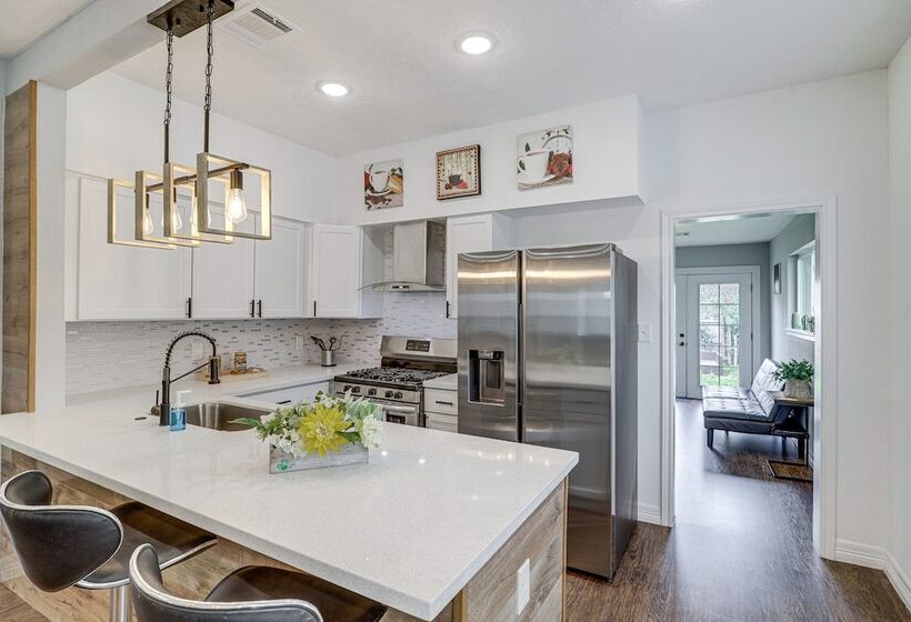 Houston Heights Home W/ Yard ~ 5 Mi To Downtown!