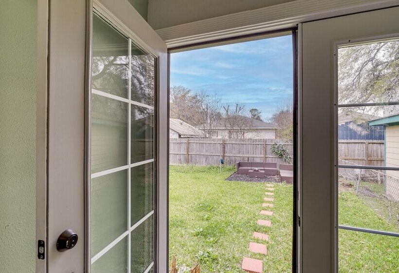Houston Heights Home W/ Yard ~ 5 Mi To Downtown!