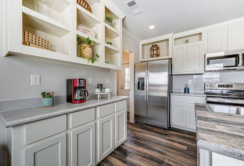 Lovely Broken Bow Cottage W/ Hot Tub & Fire Pit!