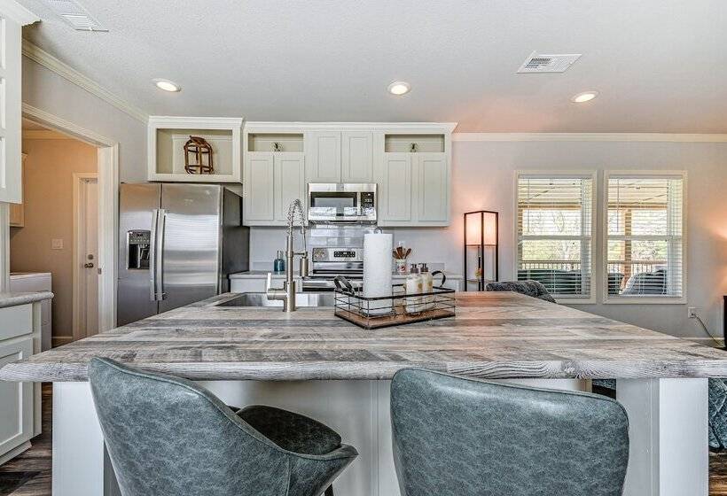 Lovely Broken Bow Cottage W/ Hot Tub & Fire Pit!