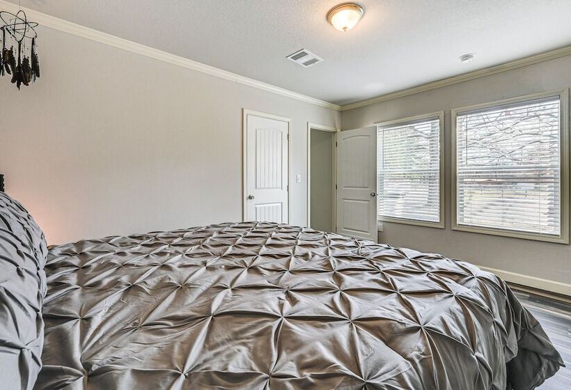 Lovely Broken Bow Cottage W/ Hot Tub & Fire Pit!