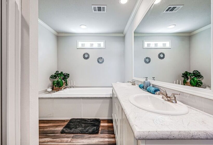 Lovely Broken Bow Cottage W/ Hot Tub & Fire Pit!