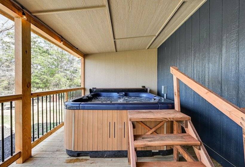 Lovely Broken Bow Cottage W/ Hot Tub & Fire Pit!