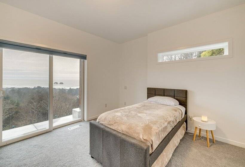 Lovely Rockaway Beach Home W/ Pacific Ocean Views!