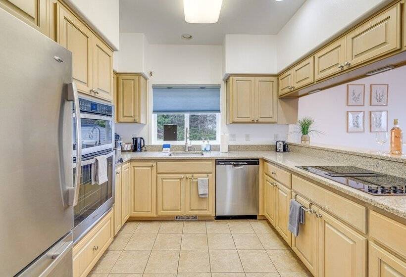 Lovely Rockaway Beach Home W/ Pacific Ocean Views!