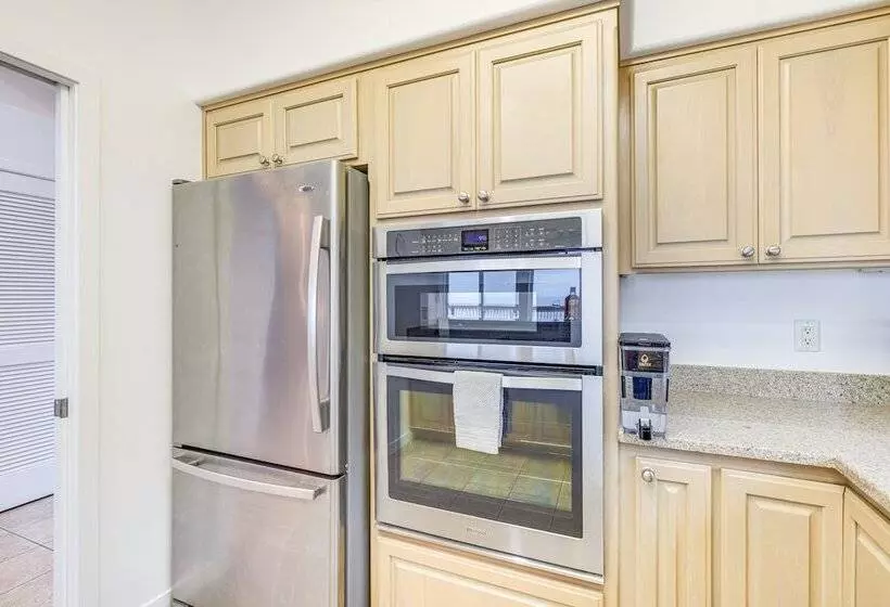 Lovely Rockaway Beach Home W/ Pacific Ocean Views!