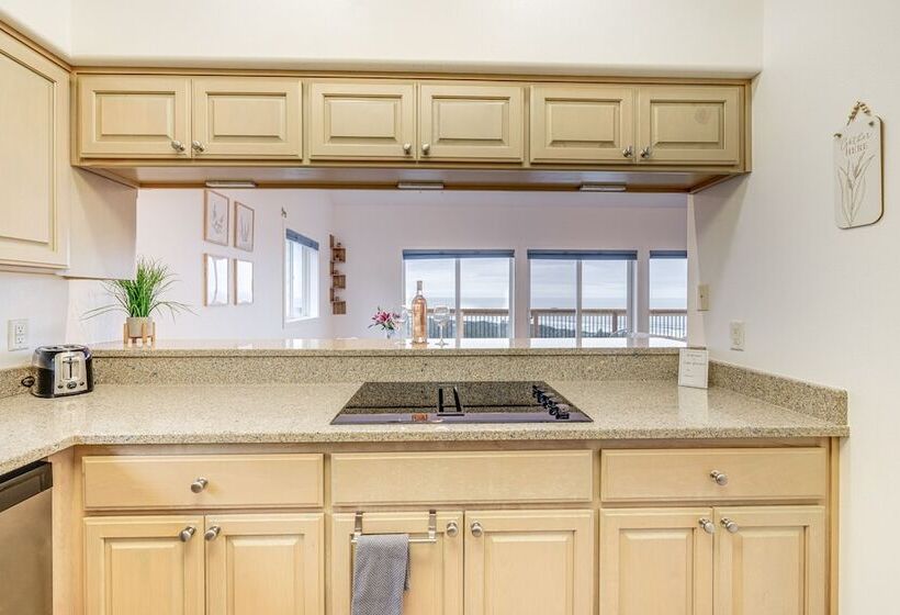 Lovely Rockaway Beach Home W/ Pacific Ocean Views!