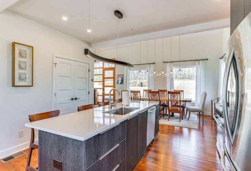 Modern Lake House Retreat W/ Deck On Pickwick Lake