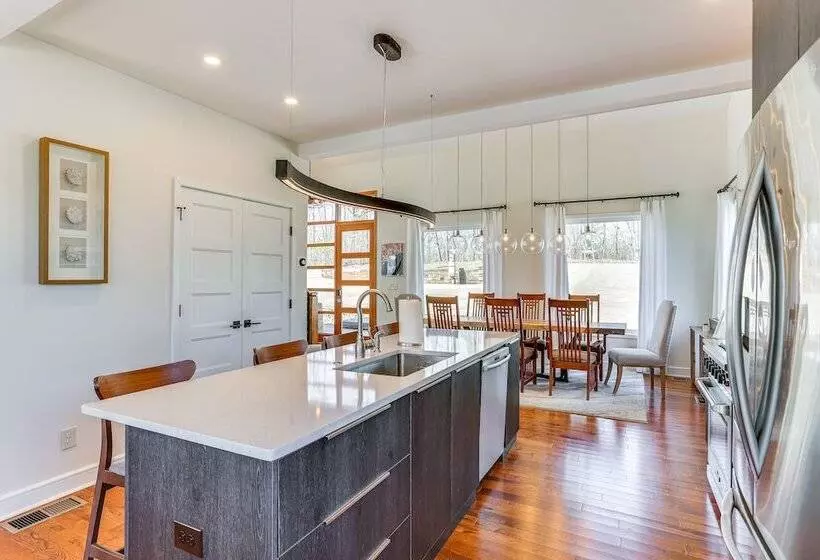 Modern Lake House Retreat W/ Deck On Pickwick Lake