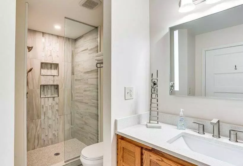 Modern Lake House Retreat W/ Deck On Pickwick Lake