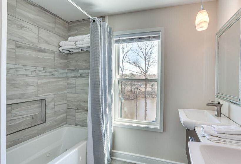 Modern Lake House Retreat W/ Deck On Pickwick Lake