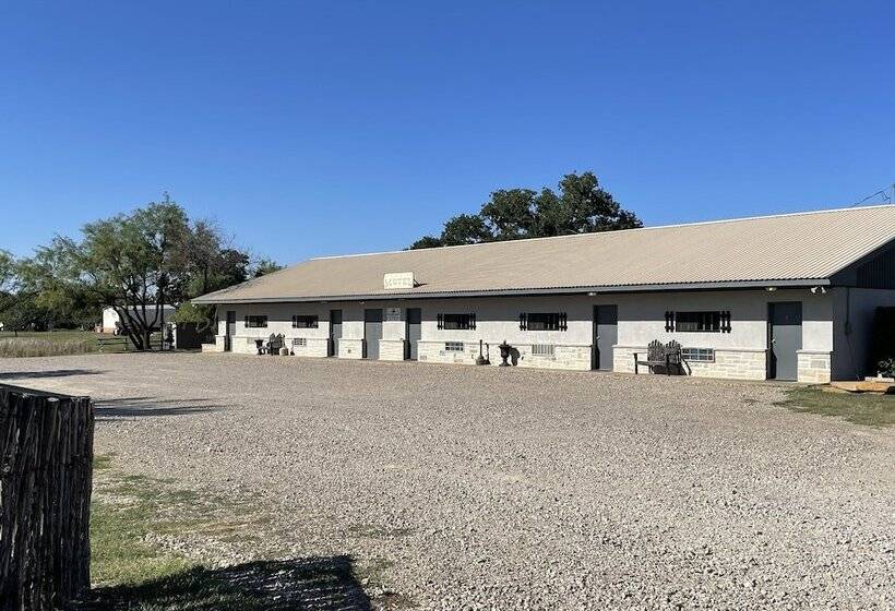 汽车旅馆 Village Inn