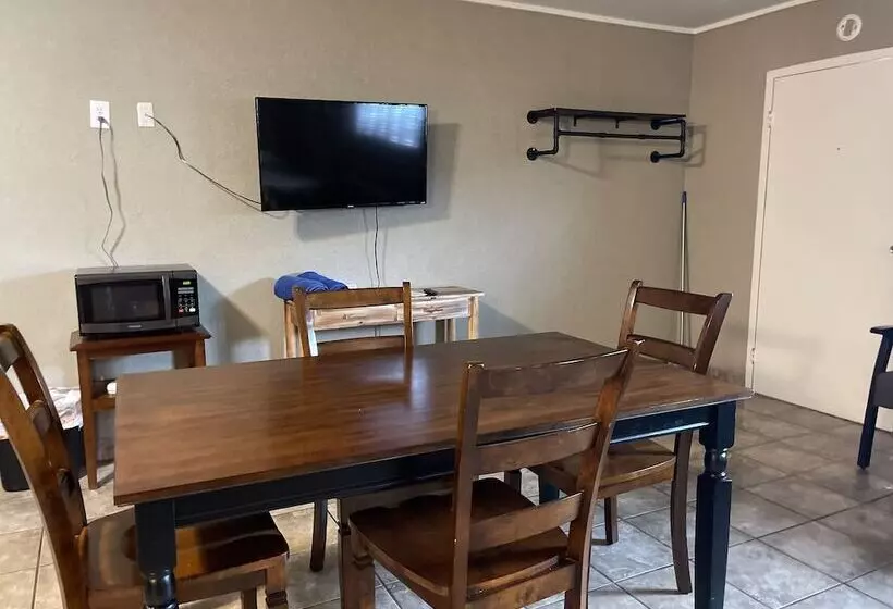 モーテル Village Inn