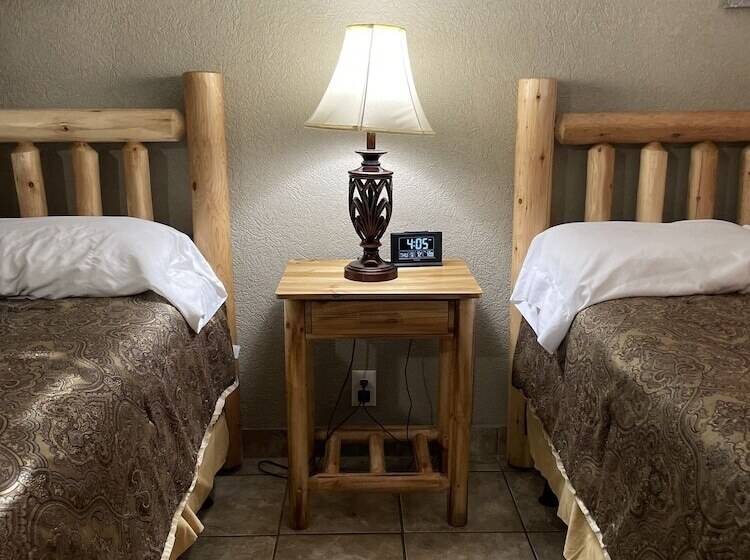 汽车旅馆 Village Inn