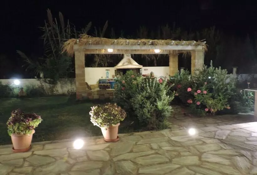 Pelagos Rooms 10m From Gyrismata Beach