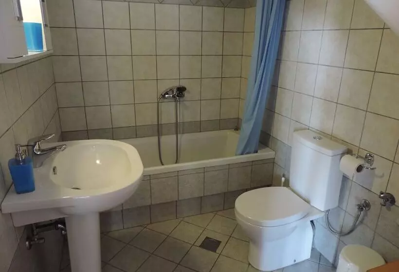 Pelagos Rooms 10m From Gyrismata Beach