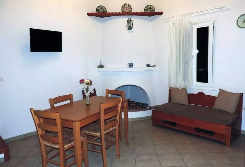 Pelagos Rooms 10m From Gyrismata Beach