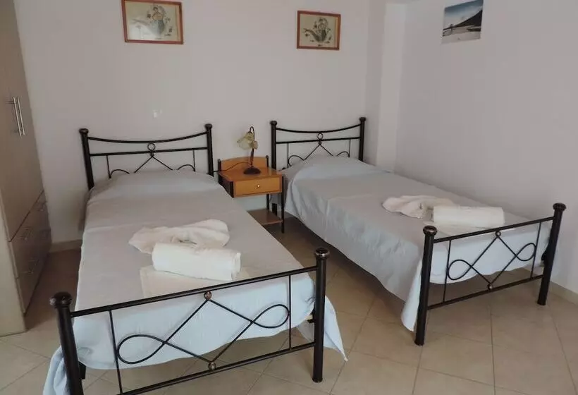 Pelagos Rooms 10m From Gyrismata Beach
