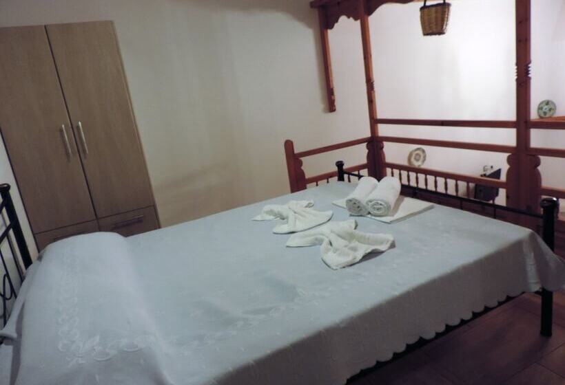 Pelagos Rooms 10m From Gyrismata Beach