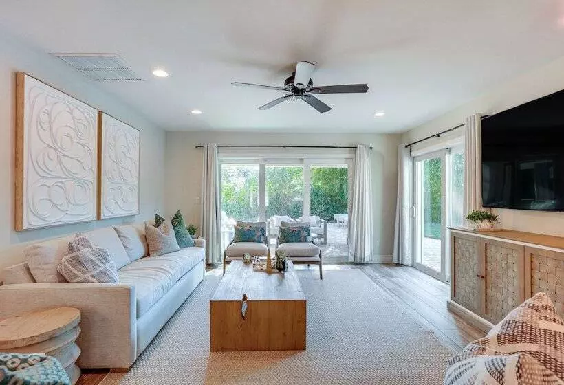 Pet Friendly Retreat In Stuart W/ Saltwater Pool!