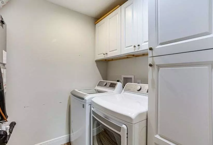 Pet Friendly Retreat In Stuart W/ Saltwater Pool!