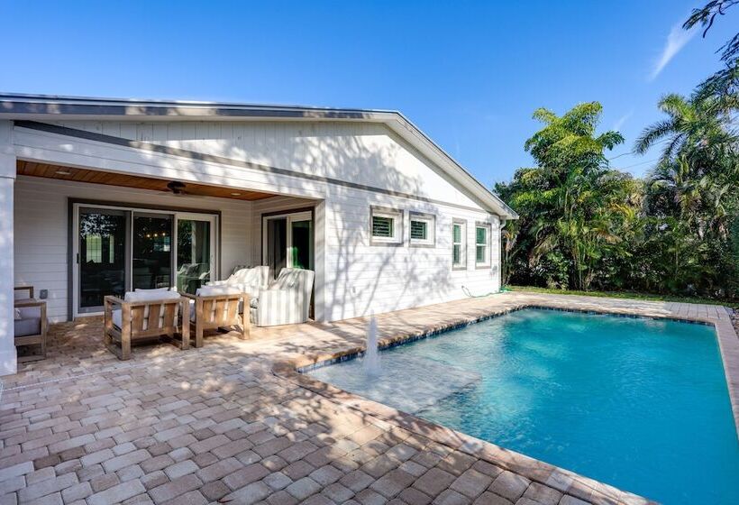 Pet Friendly Retreat In Stuart W/ Saltwater Pool!