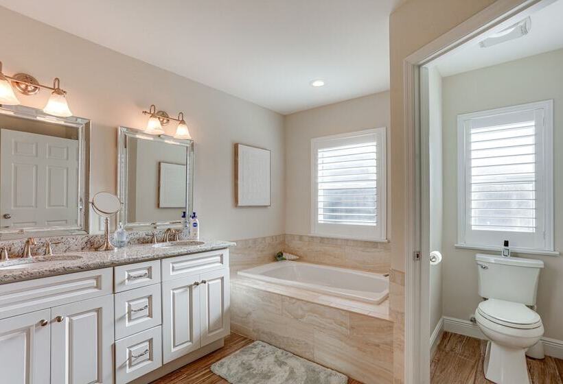 Pet Friendly Retreat In Stuart W/ Saltwater Pool!