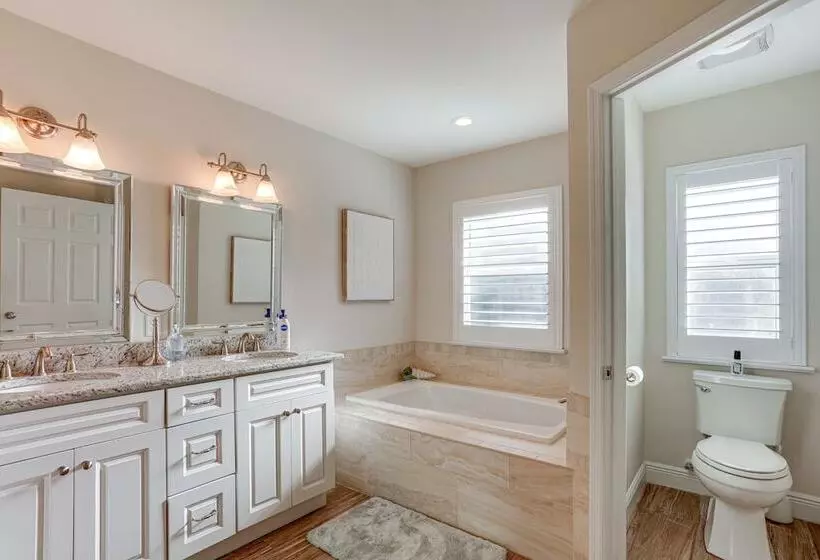 Pet Friendly Retreat In Stuart W/ Saltwater Pool!