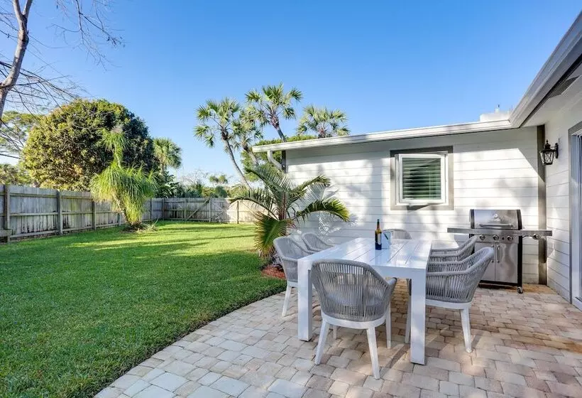 Pet Friendly Retreat In Stuart W/ Saltwater Pool!