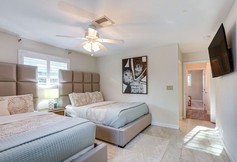 Pet Friendly Retreat In Stuart W/ Saltwater Pool!