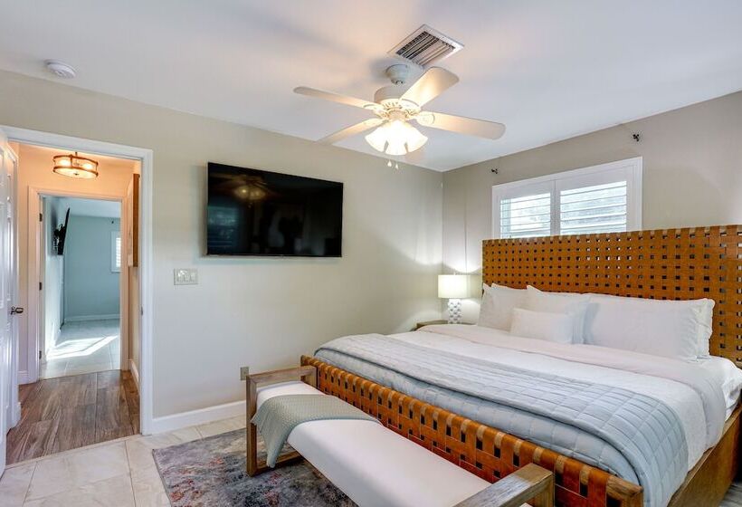 Pet Friendly Retreat In Stuart W/ Saltwater Pool!