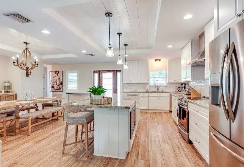 Pet Friendly Retreat In Stuart W/ Saltwater Pool!