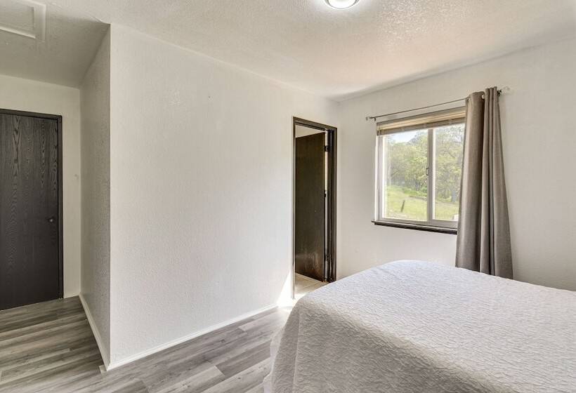 Pet Friendly Valley Springs Retreat W/ Fire Pit!