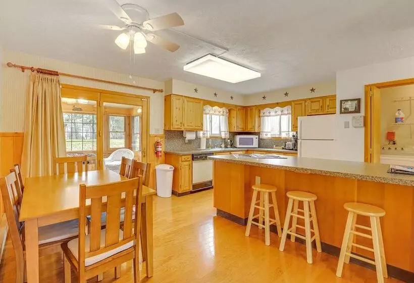 Poconos Resort Home In Emerald Lakes: Pool Access!