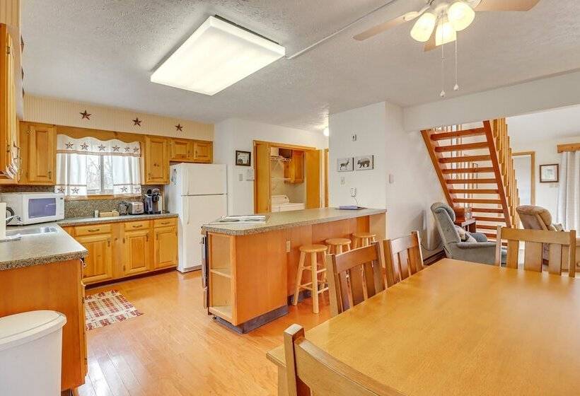 Poconos Resort Home In Emerald Lakes: Pool Access!