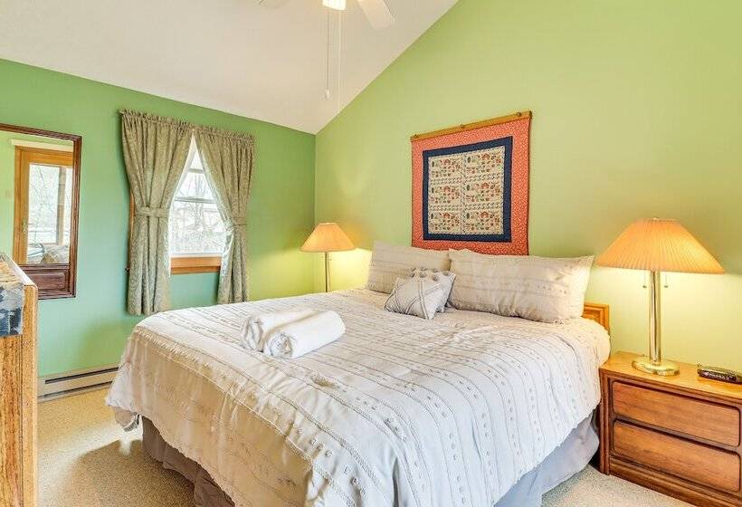 Poconos Resort Home In Emerald Lakes: Pool Access!