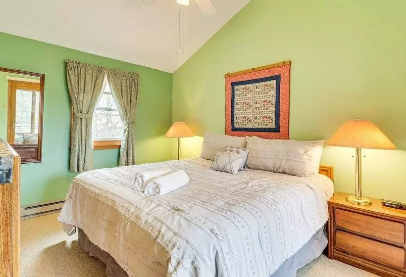 Poconos Resort Home In Emerald Lakes: Pool Access!